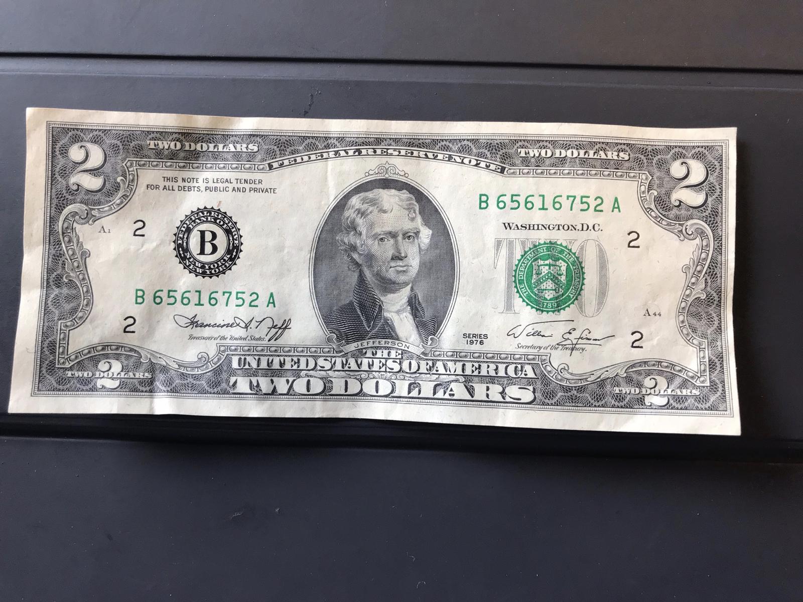 2-Dollar-Bills